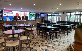 Meadowbrook Hotel Brisbane